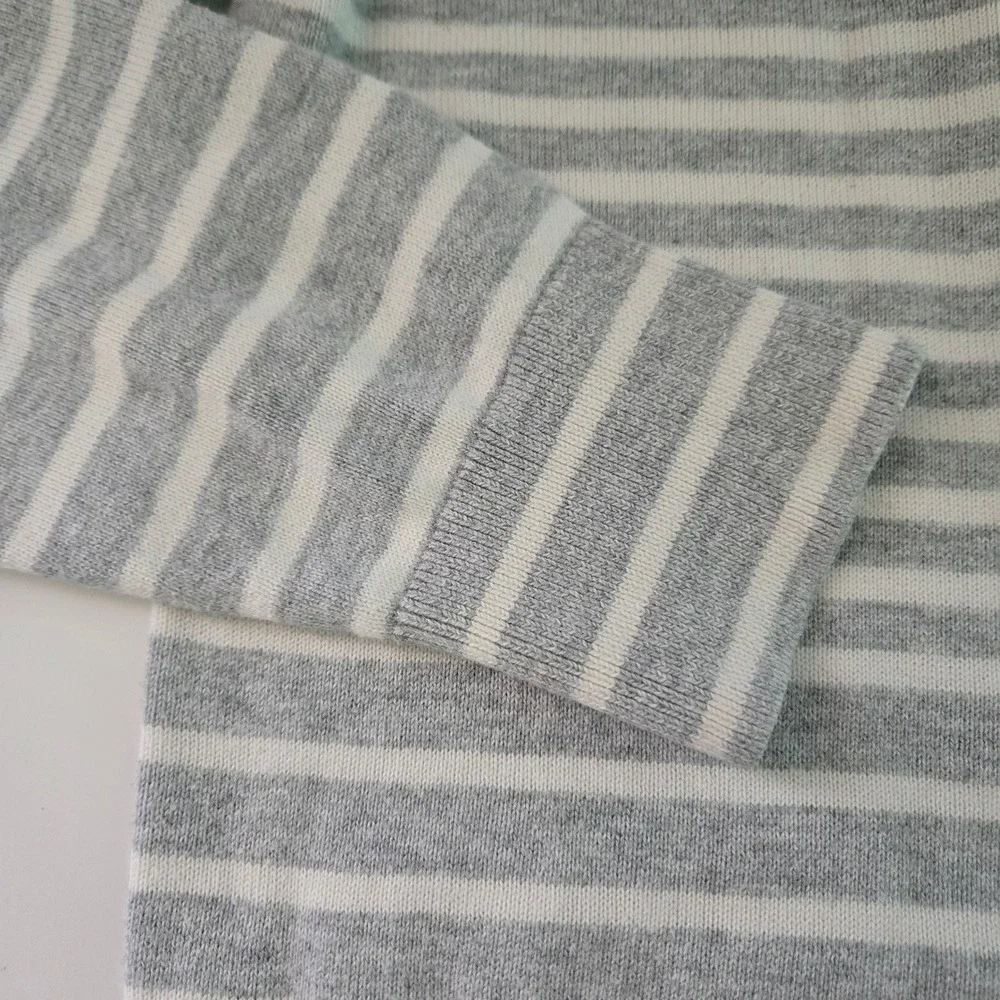 Banana Republic Mens Medium Gray White Striped Crewneck Knit Sweater Cotton